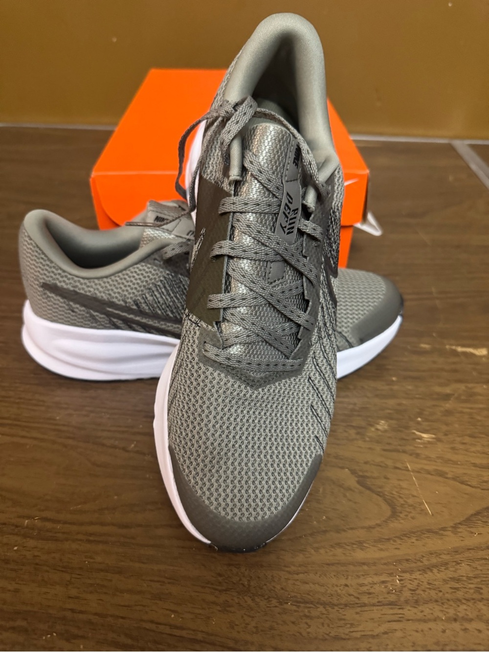 Nike Men's Athletic Running Shoes - Gray and White